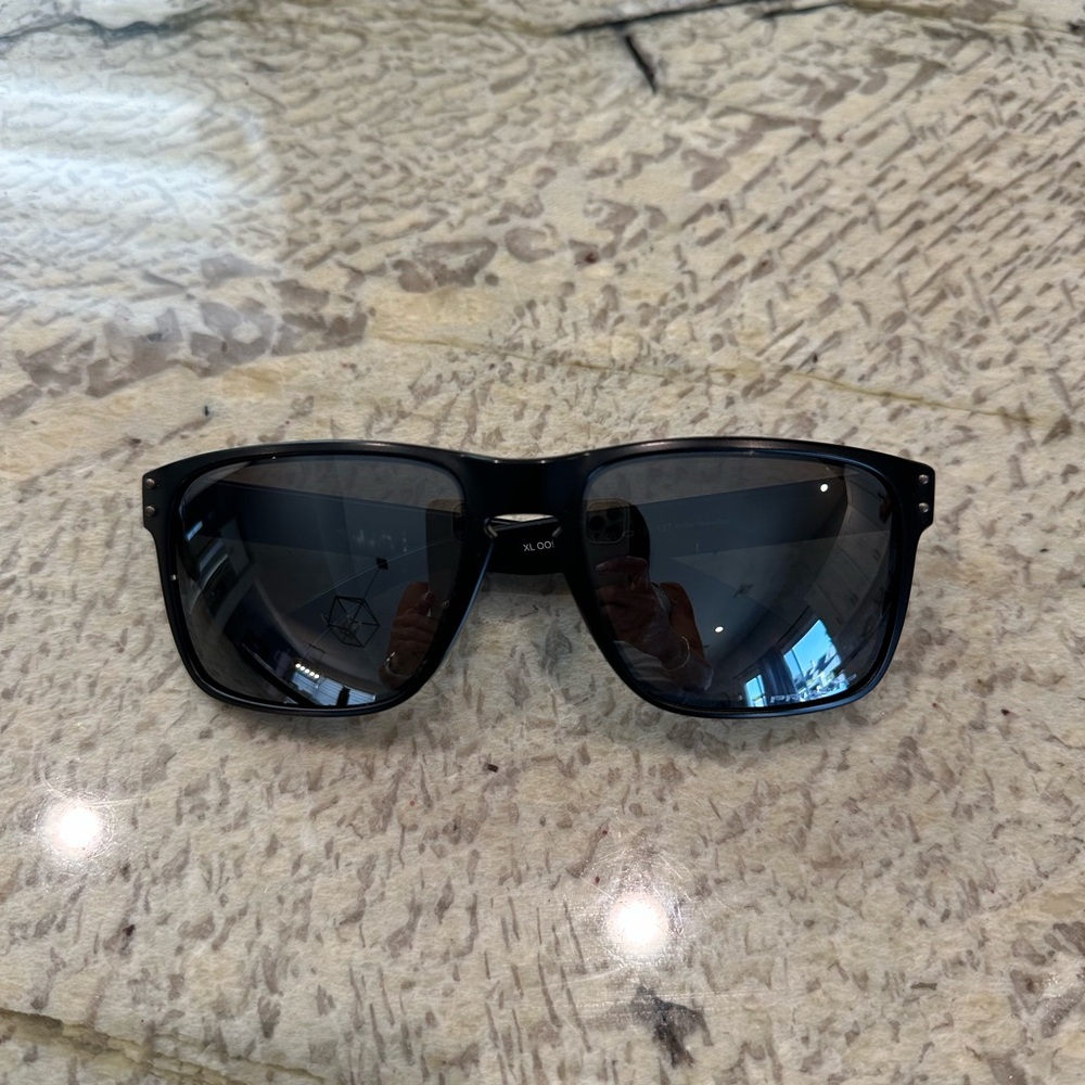 Oakley Holbrook Men’s sunglasses Prizm Black Polarized Lenses, Matte Black Frame
